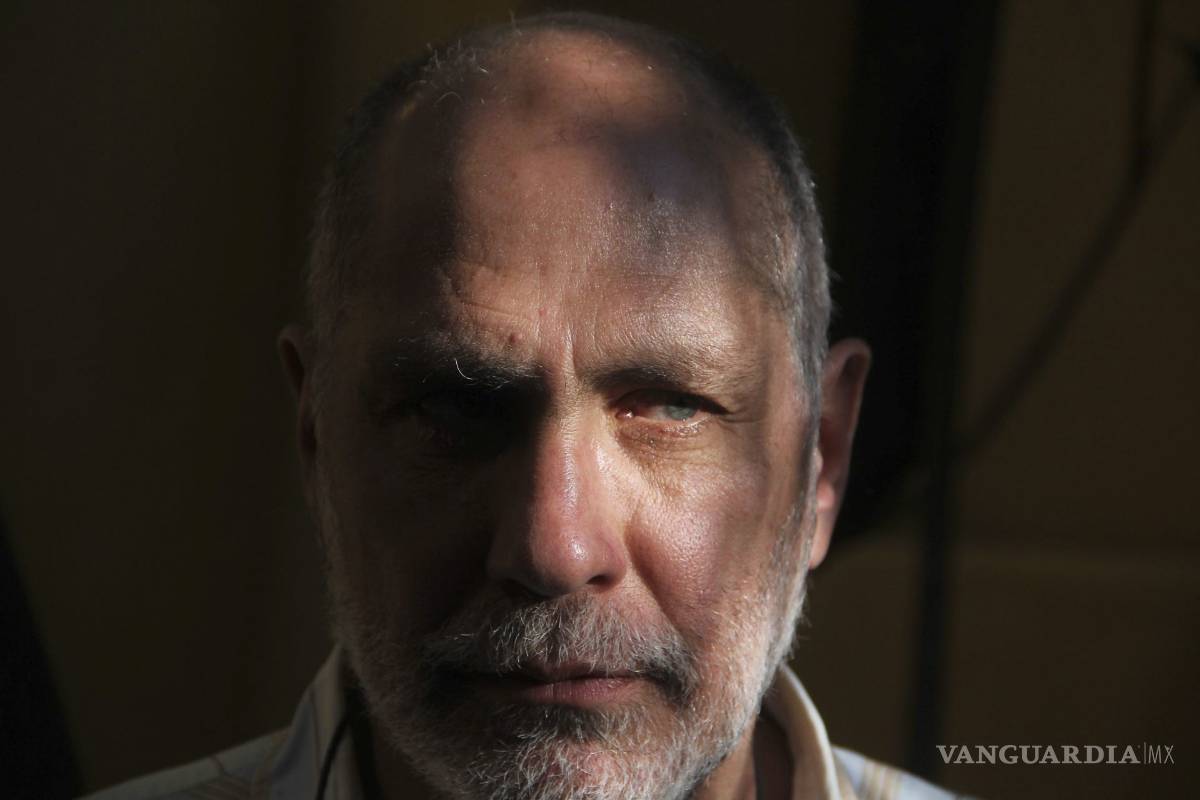 Guillermo Arriaga gana el Premio Alfaguara por su novela 'Salvar el fuego'