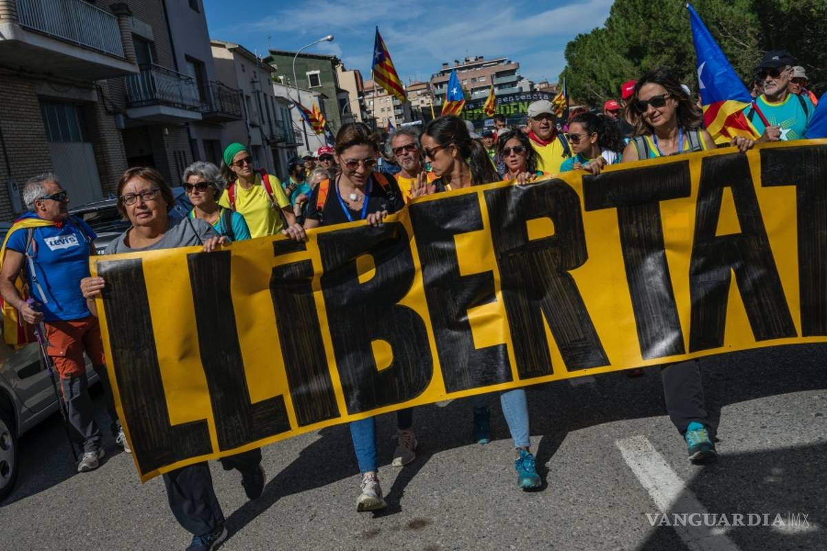 Catalanes independentistas vuelven a tomar las calles en Barcelona tras 2 días de violencia