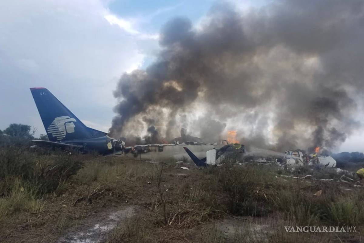 Se desploma avión de Aeroméxico a minutos de haber despegado; Gobernador de Durango informa que no hubo fallecidos