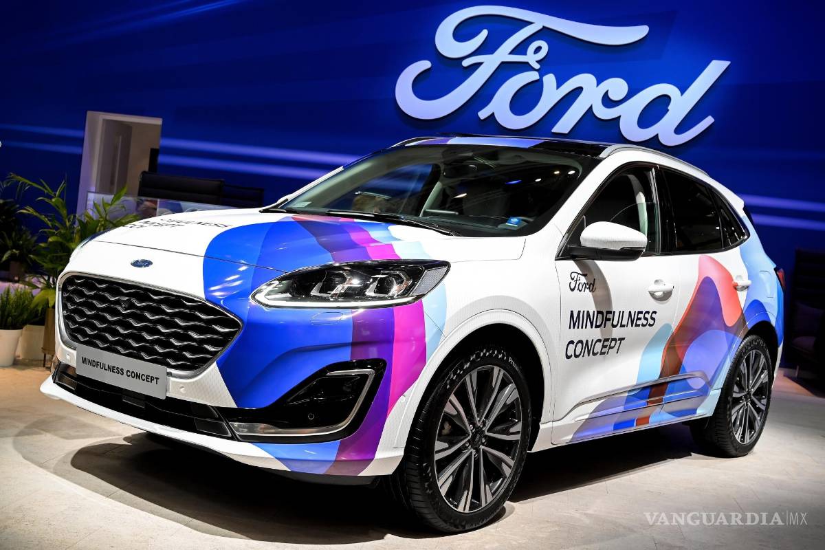 $!El automóvil Ford Kuga 2.0 EcoBlue Mindfulness Concept en exhibición en el primer día de vista previa para la prensa del Salón Internacional del Automóvil IAA en Munich, Alemania. EFE/EPA/Sascha Stenbach