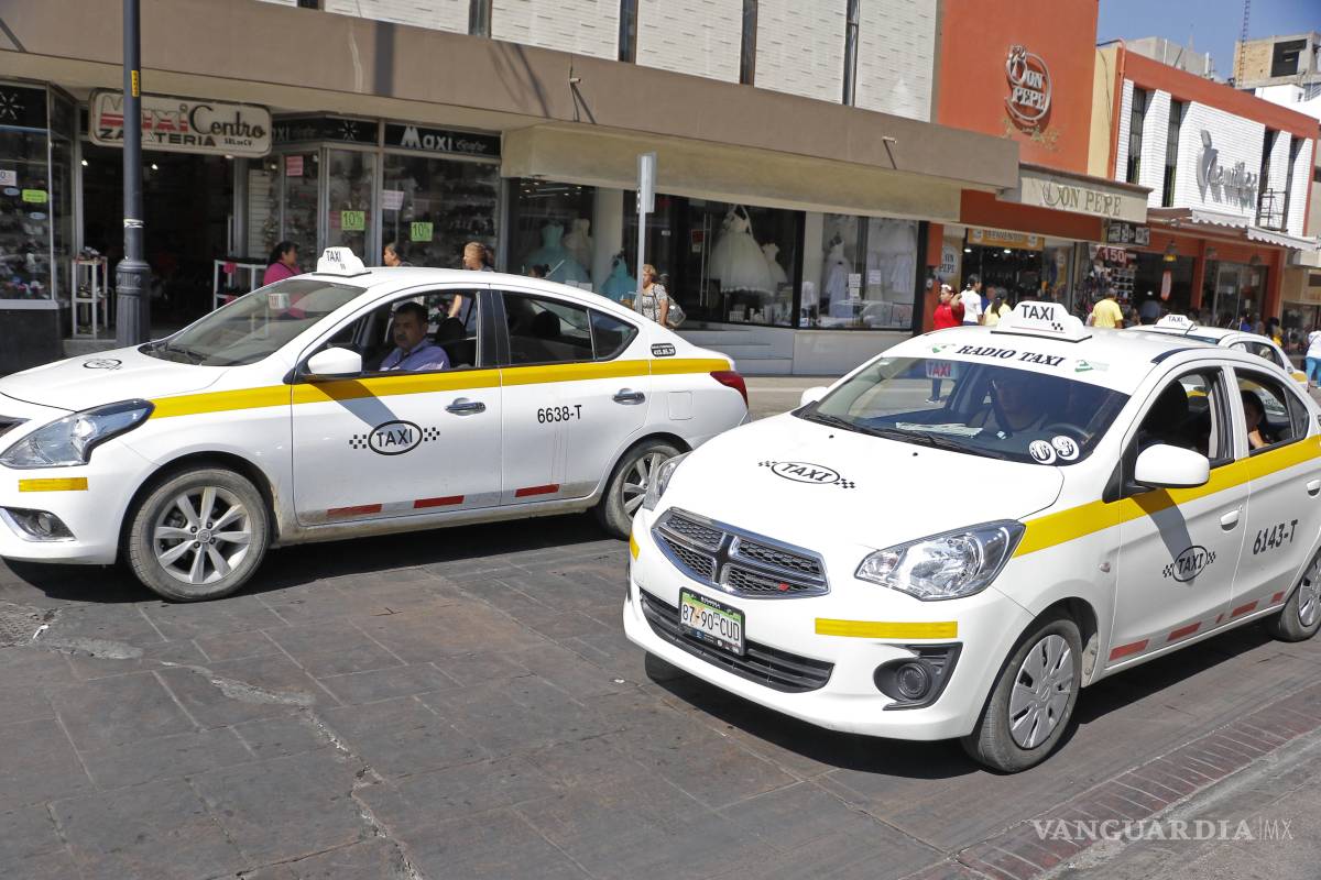 $!Habitantes de colonias como Satélite ahora dependen del taxi para llegar al Centro Histórico.
