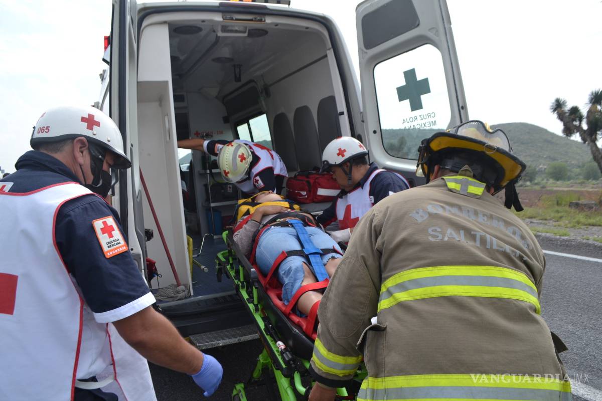 $!Ebrio vuelca y abandona a compañeros de parranda