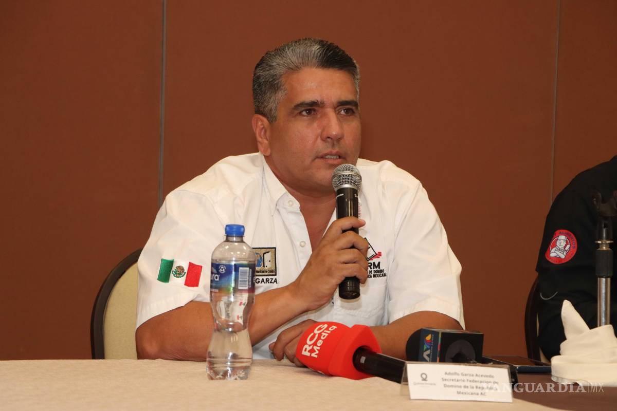 $!Adolfo Garza Acevedo, representante de la Federación Mexicana de Dominó, explicó las bases del sistema suizo que se aplicará en el torneo.