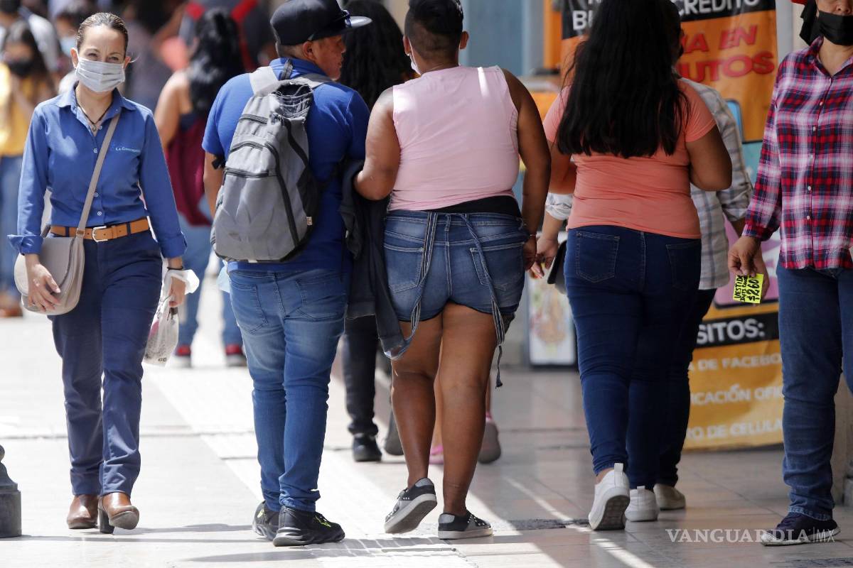 Vacunados relajaron medidas, eso influyó en tercera ola de COVID