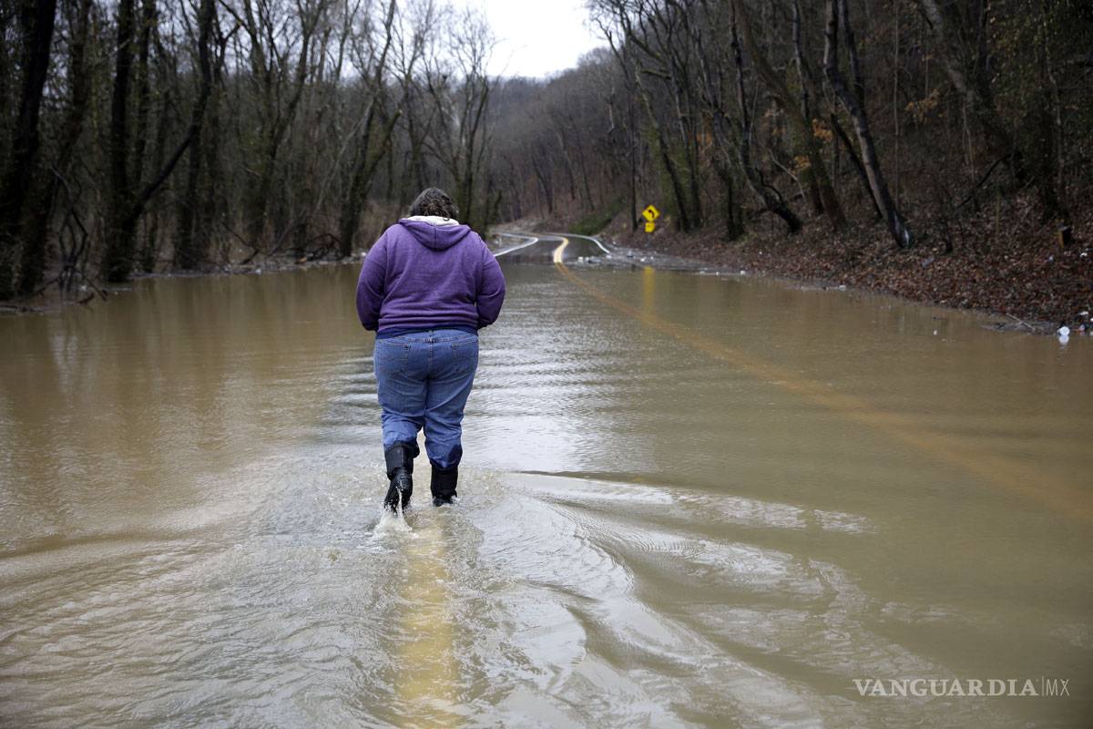 Oeste de EU paralizado por nieve, hielo e inundaciones; 43 muertos