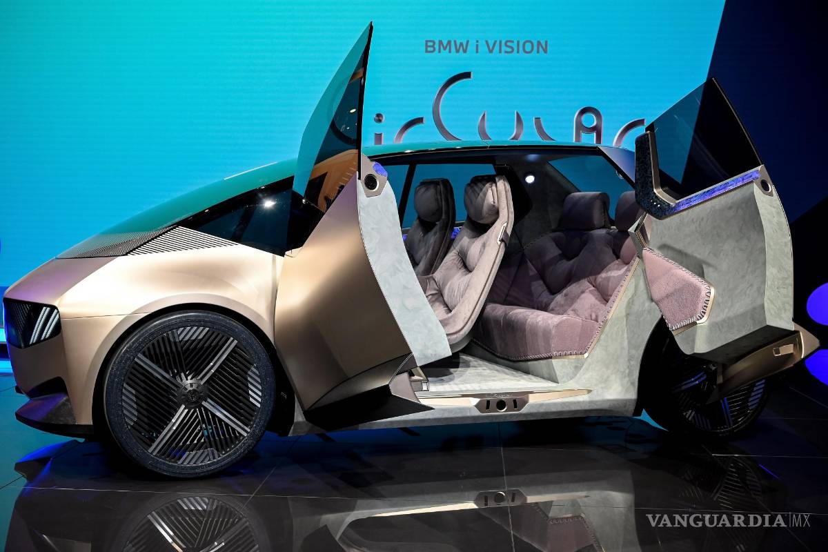 $!El BMW Vision CirCular en exhibición en el primer día de vista previa para la prensa del Salón Internacional del Automóvil IAA en Munich, Alemania. EFE/EPA/Sascha Stenbach