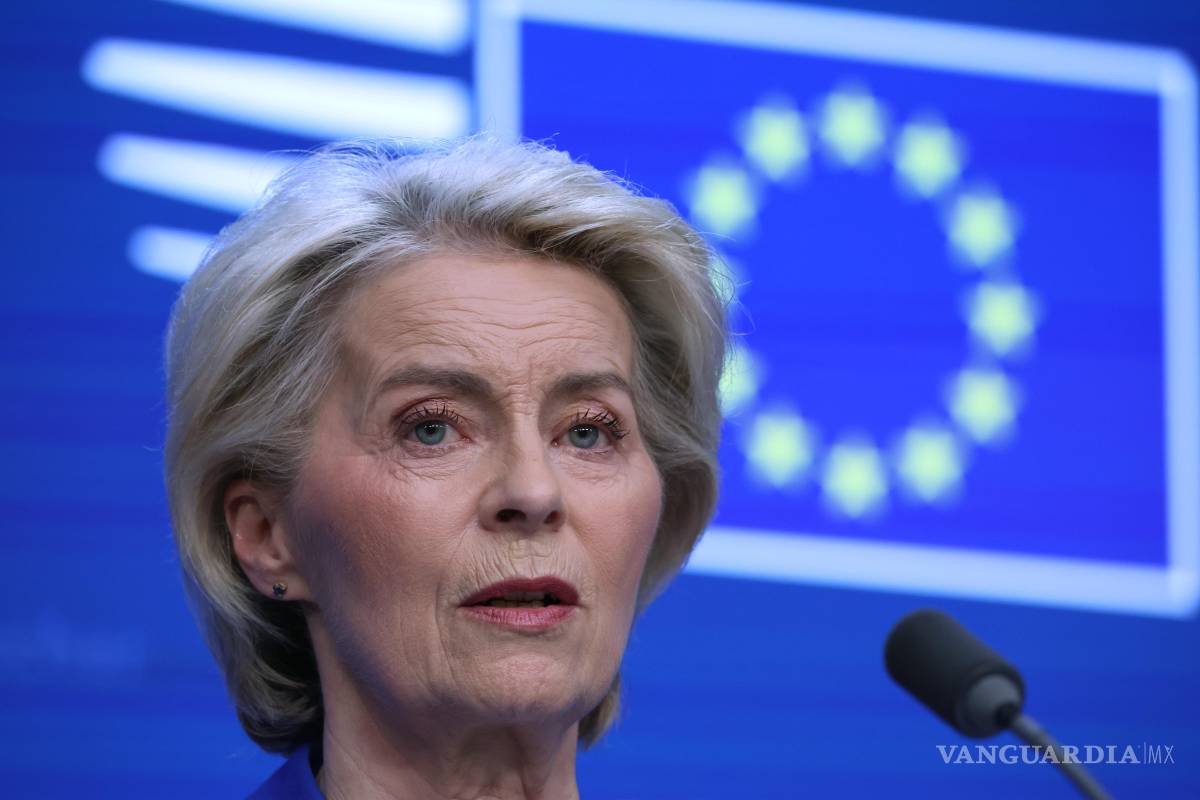 $!La presidenta de la Comisión Europea, Ursula von der Leyen, en una conferencia de prensa al término de la cumbre de la UE en Bruselas, el 16 de octubre de 2026.