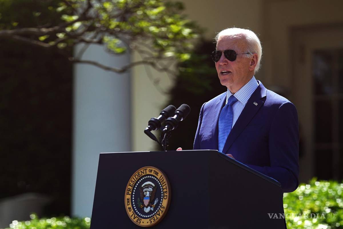 $!El presidente de los Estados Unidos, Joe Biden, habla con los reporteros en el jardín de rosas de la Casa Blanca, Washington.