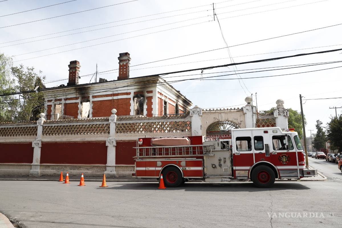 Alertan por fumarola en Casa Alameda