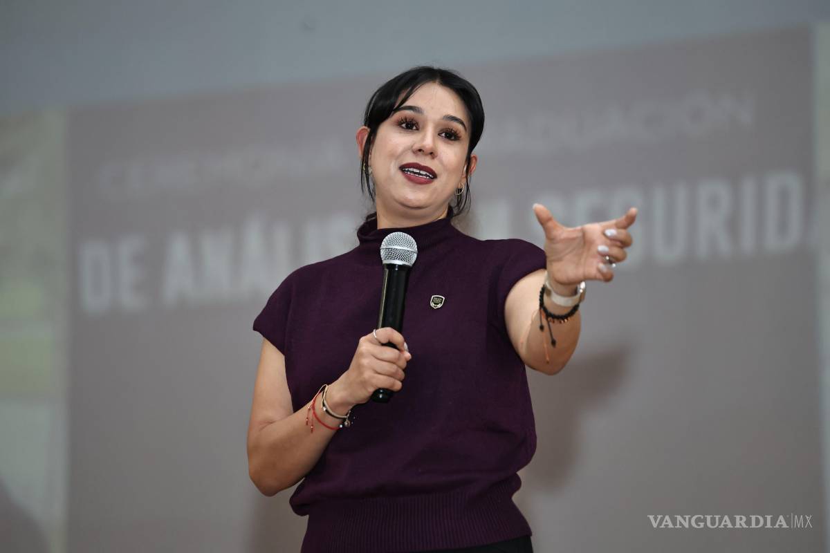 $!La subsecretaria de Proximidad Social y Prevención del Delito, Gabriela Guadalupe Franyutti García, compartió con las estudiantes su experiencia profesional y la importancia de la preparación académica y la autonomía.