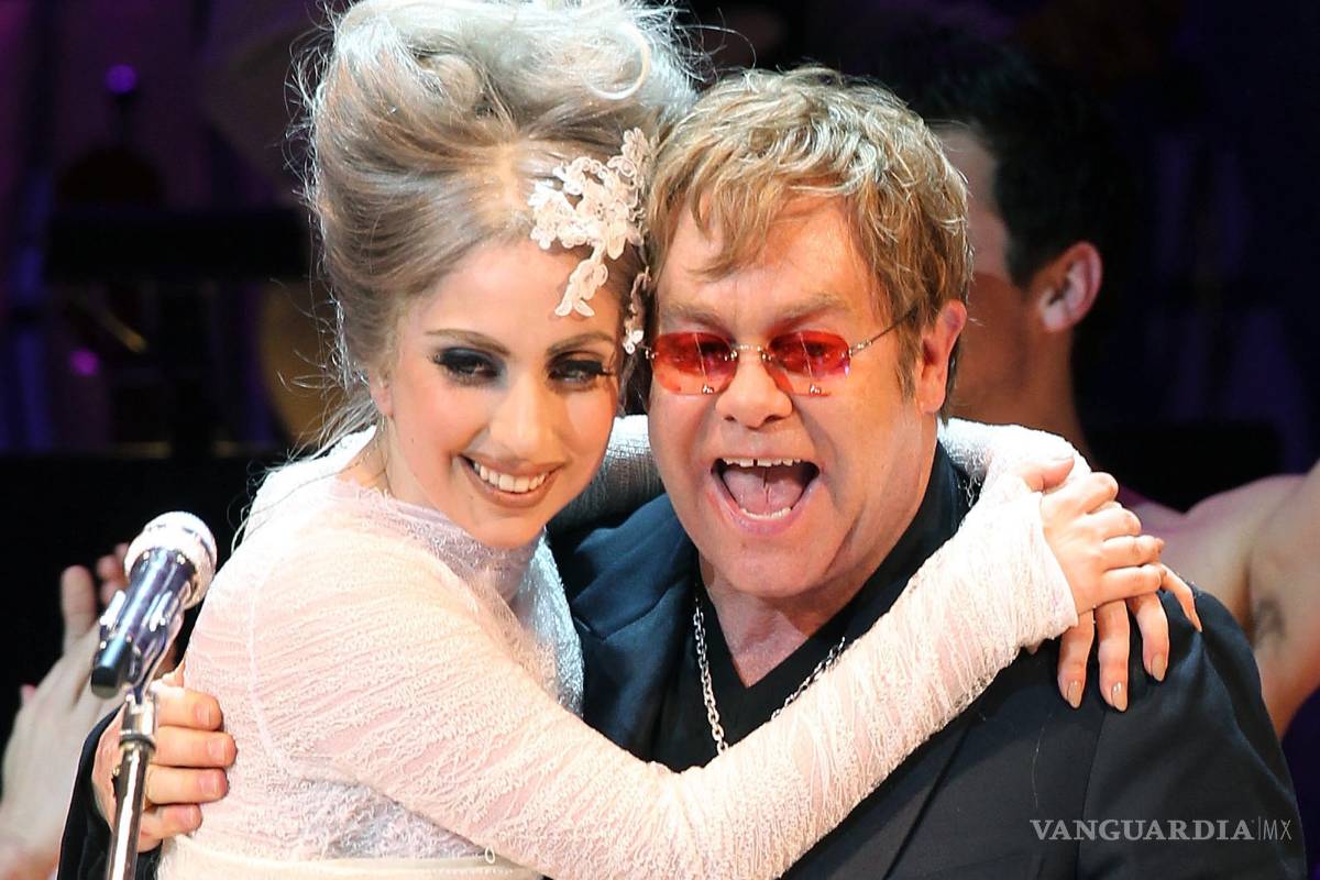 Realizan espectáculo Lady Gaga y Elton John