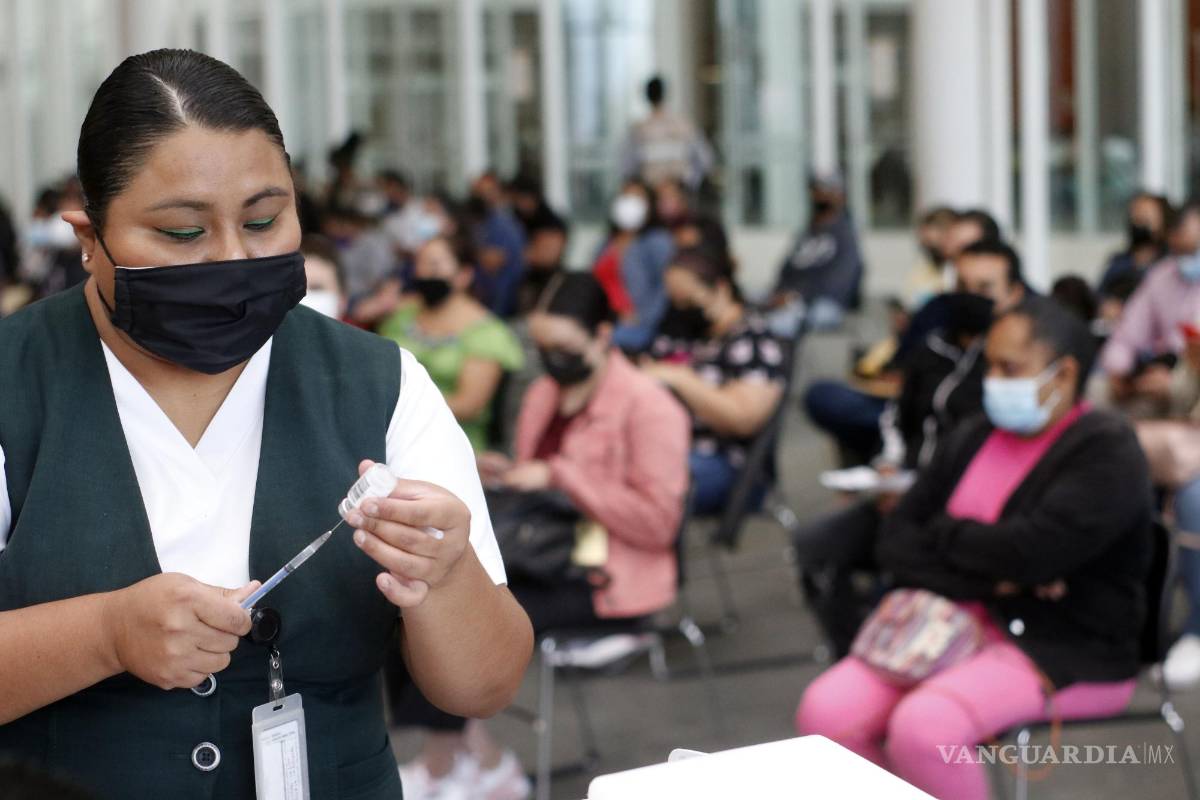 Sin aprobarse otra vacuna para maestros en Coahuila