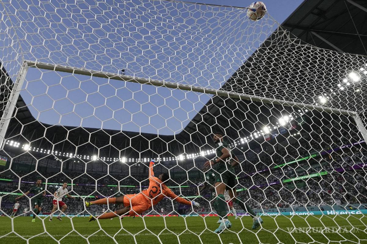 $!Piotr Zielinski anota para abrir el marcador 1-0 para los polacos.