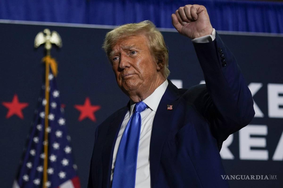 $!El candidato presidencial republicano, el expresidente Donald Trump, en un mitin de campaña en Derry, Nueva Hampshire.