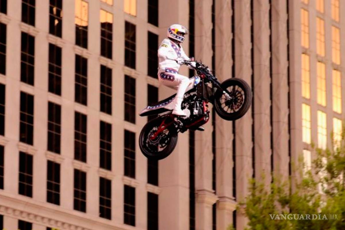 ¡Impresionante! Travis Pastrana bate tres récords del legendario motociclista Evel Knievel