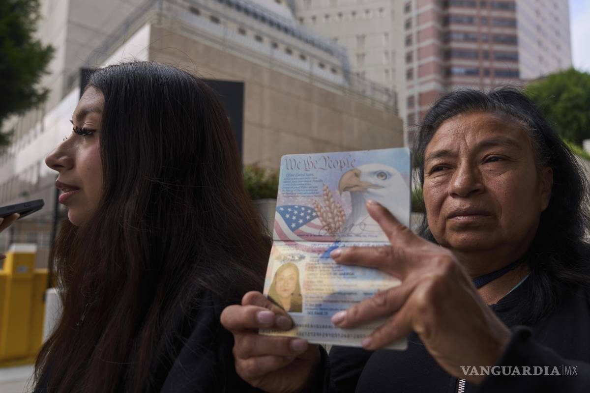 $!Margarita Velez, madre de Andrea Velez, de 32 años, intentan averiguar el paradero de Andrea después de ser detenida por agentes del ICE en una redada migratoria.