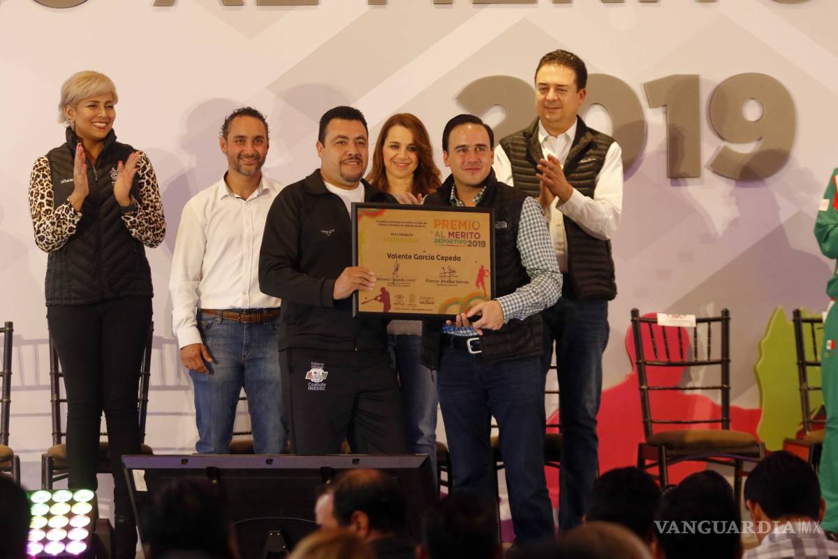 $!Entrega Municipio de Saltillo premio a los mejores deportistas