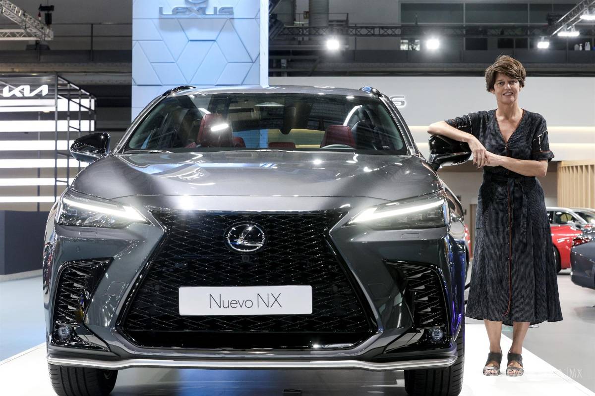 $!La directora de Lexus España, Mar Pieltain, durante la entrevista que ha mantenido con Efe en Automobile, el Salón Internacional del Automóvil de Barcelona. EFE/Quique García
