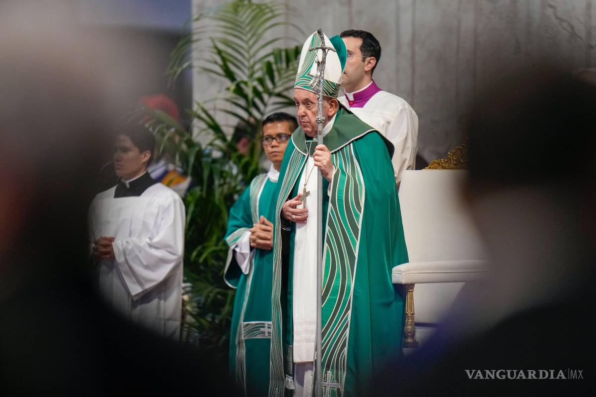 $!El papa Francisco fue criticado por la comunidad gay católica por un decreto de 2021 que decía que la Iglesia no puede bendecir las uniones homosexuales.