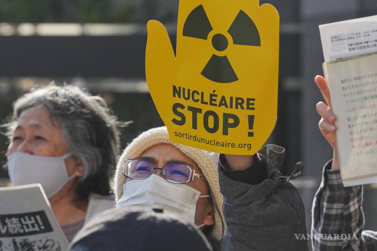 $!Protesta contra el reinicio del reactor número 6 en la central nuclear de Kashiwazaki-Kariwa, frente a la sede de Tokyo Electric Power Company Holdings.