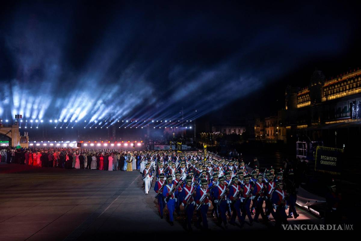 $!Fotografía que muestra la representación histórica durante la ceremonia del 200 aniversario de la consumación de independencia en Ciudad de México (México). EFE/Carlos Ramírez