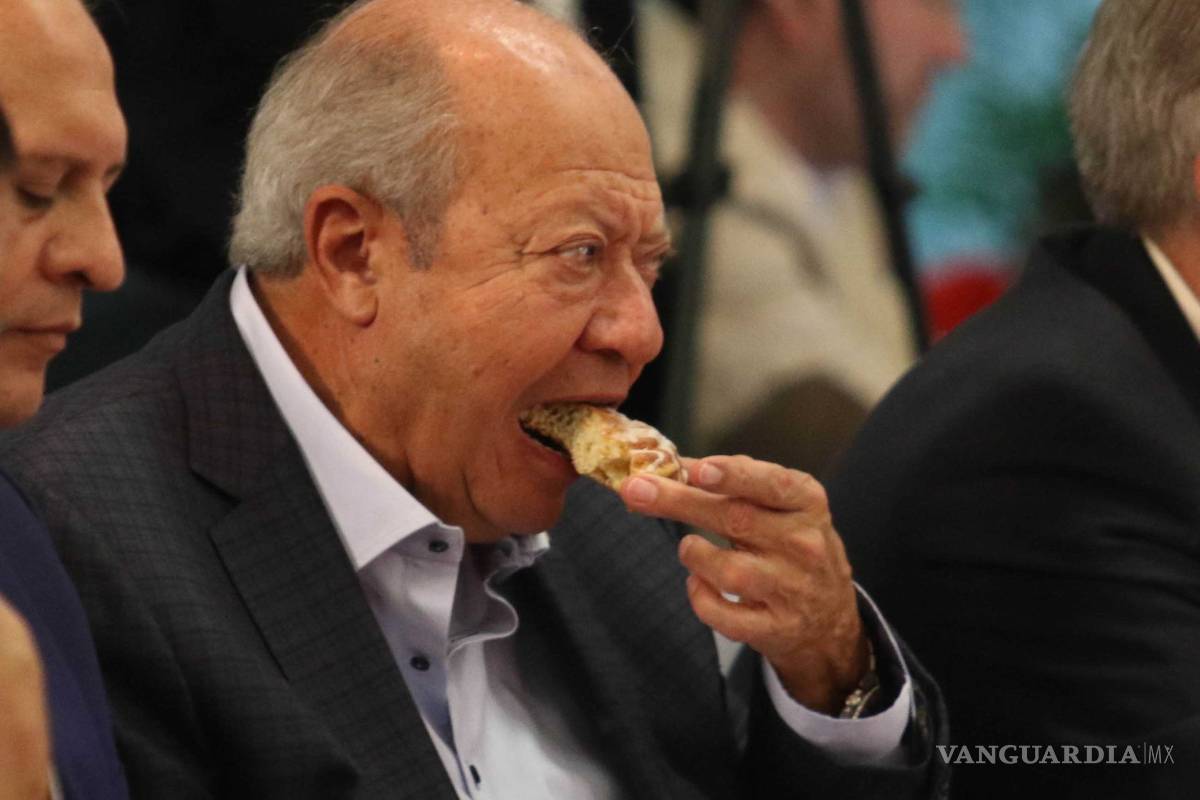 Entrega de ‘mega regalo’ a Romero Deschamps quedará en manos del gobierno de AMLO: Loret de Mola