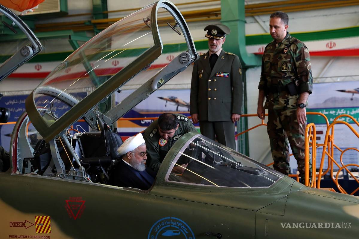 $!Irán presenta su primer avión de combate