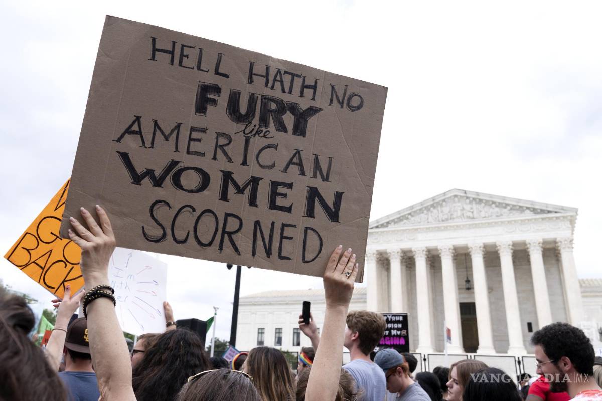 “Abortemos el Tribunal”, toda la ira de las mujeres estalla contra del Tribunal Supremo