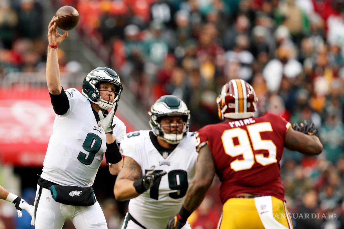 $!Nick Foles demuestra por qué es el mejor QB de los Eagles, metiéndolos a los Playoffs