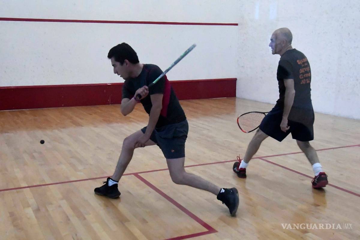 Squashistas salen por la victoria en torneo navideño