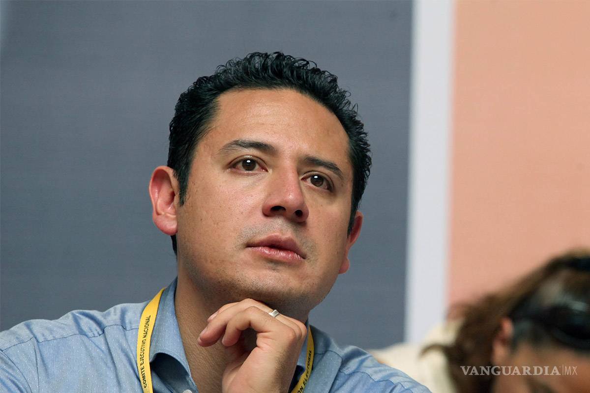 Denuncian ante la FEPADE al perredista Ángel Ávila