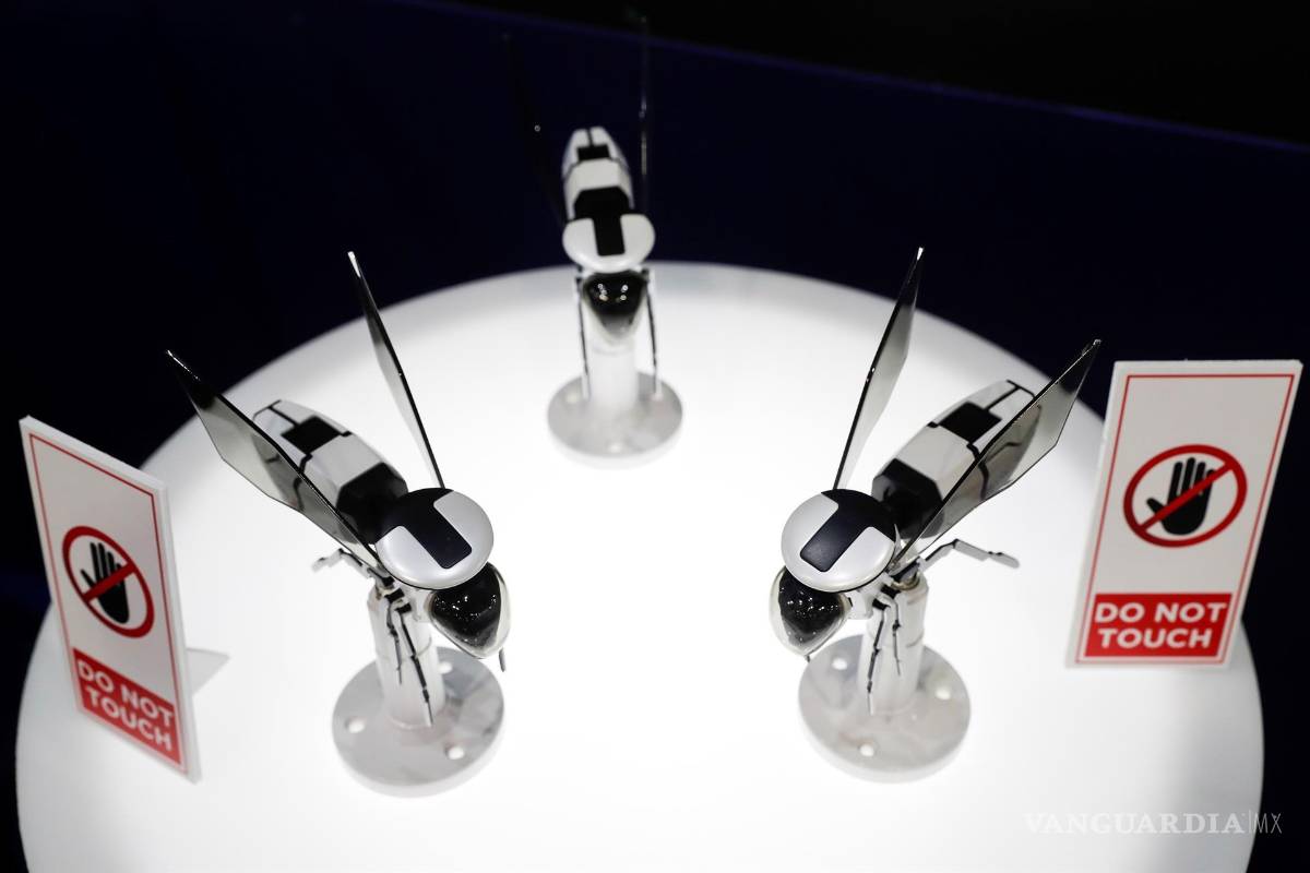 $!Los drones Bee están en exhibición en el stand de Hancom Group en el Centro de Convenciones de Las Vegas. EFE/EPA/Caroline Brehman