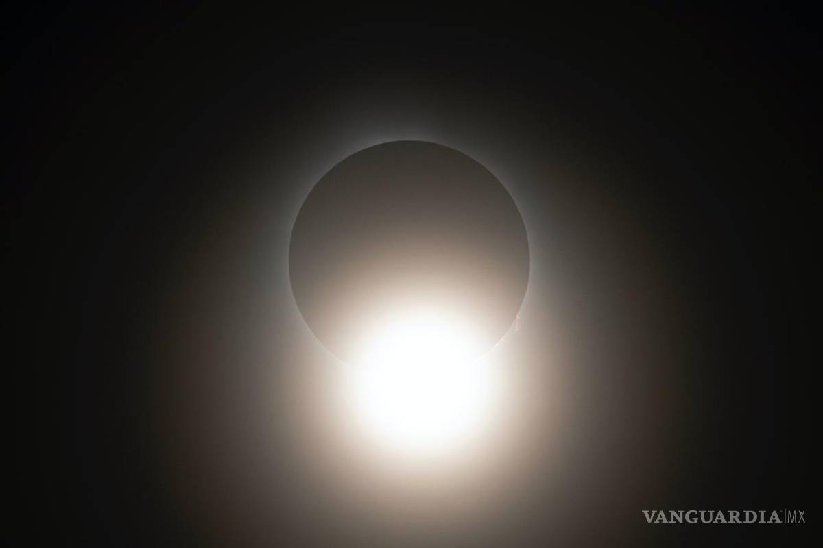 Así cautiva, maravilla y asombra el eclipse solar desde Mazatlán hasta la isla de Terranova (fotos)