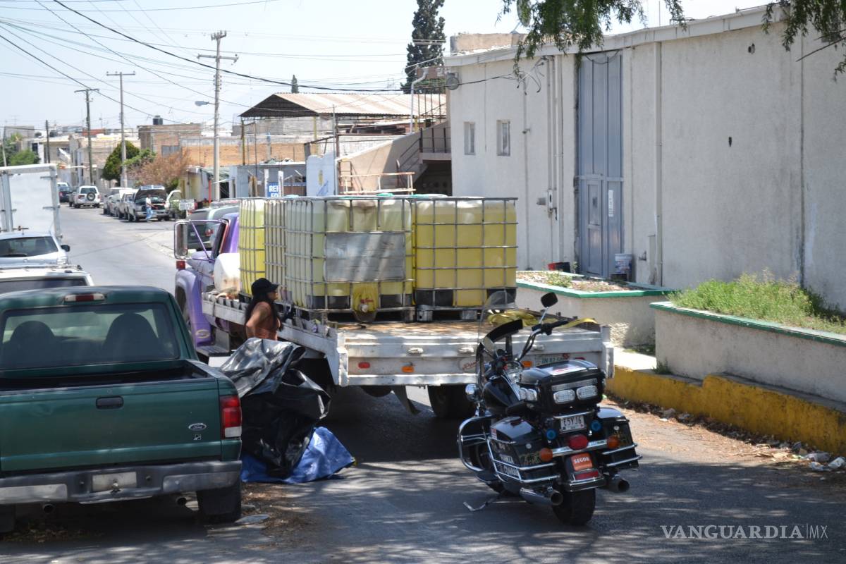 Detienen a dos huachicoleros con 6 mil litros de diésel en Saltillo