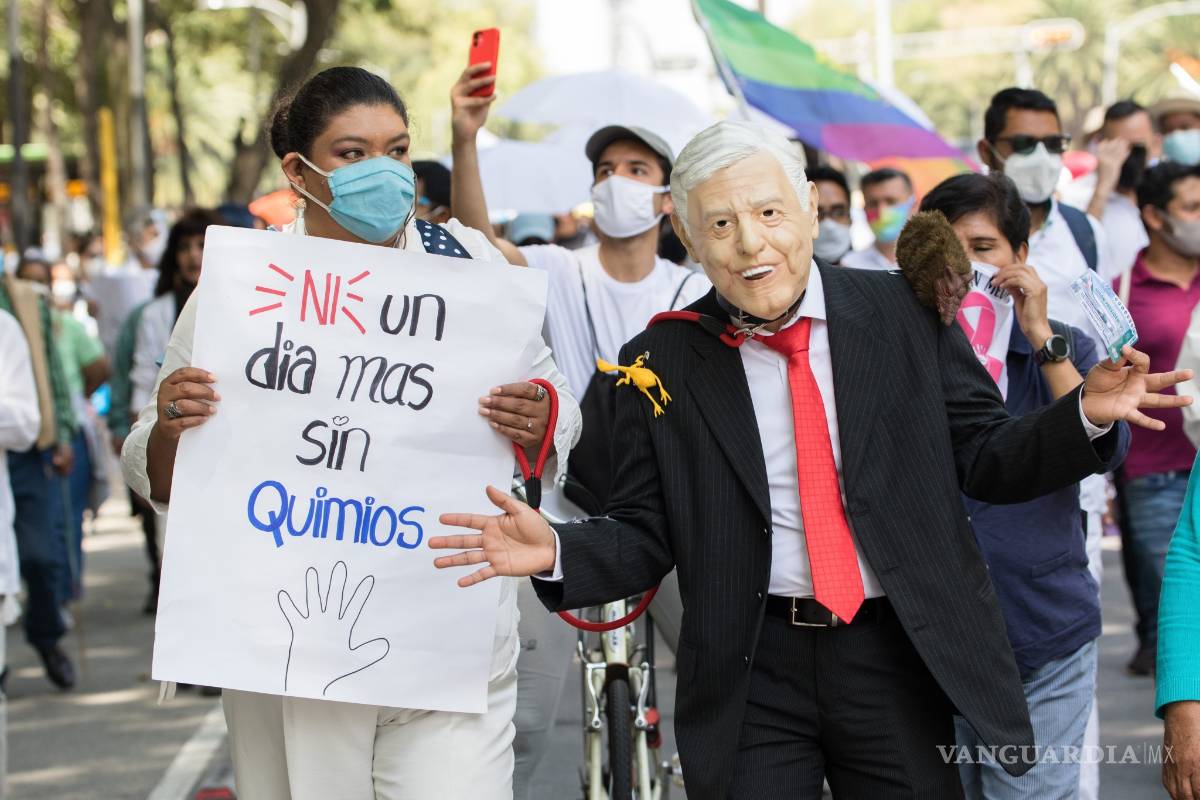 Protestan en CDMX ante el desabasto de medicamentos