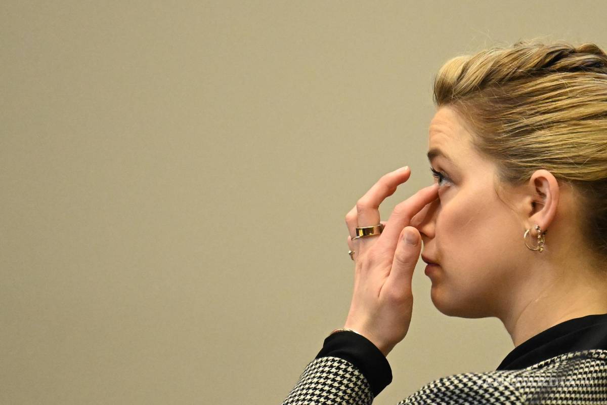 $!La actriz estadounidense Amber Heard llega al juzgado de circuito del condado de Fairfax en Fairfax, Virginia.