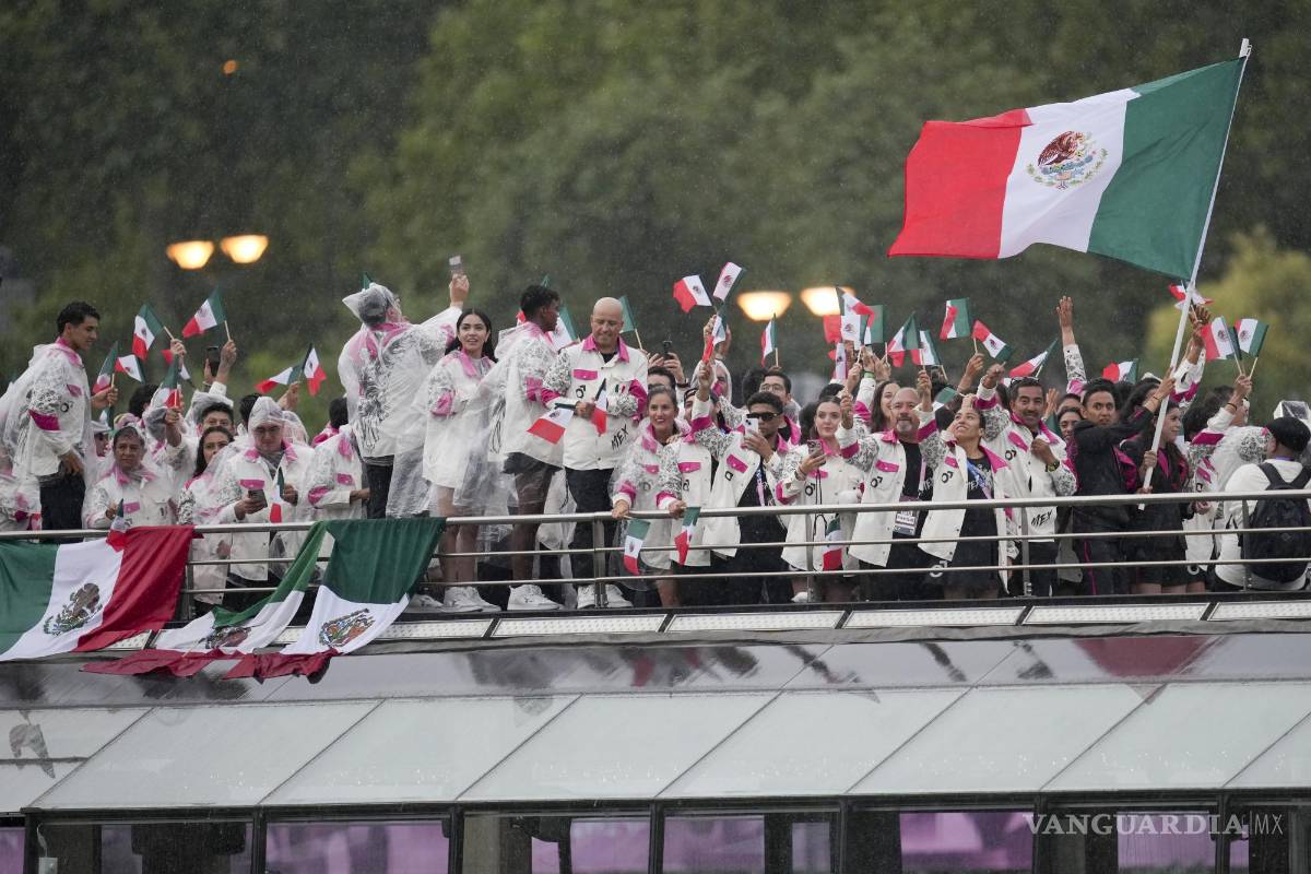 $!El bello uniforme de México hizo aparición durante su desfile en el Sena.
