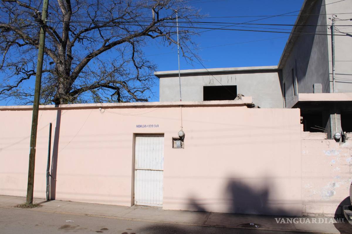 $!Este domicilio en el centro de Múzquiz es el mismo que aparece en el acta constitutiva de dos empresas vinculadas a la familia Flores Guerra.