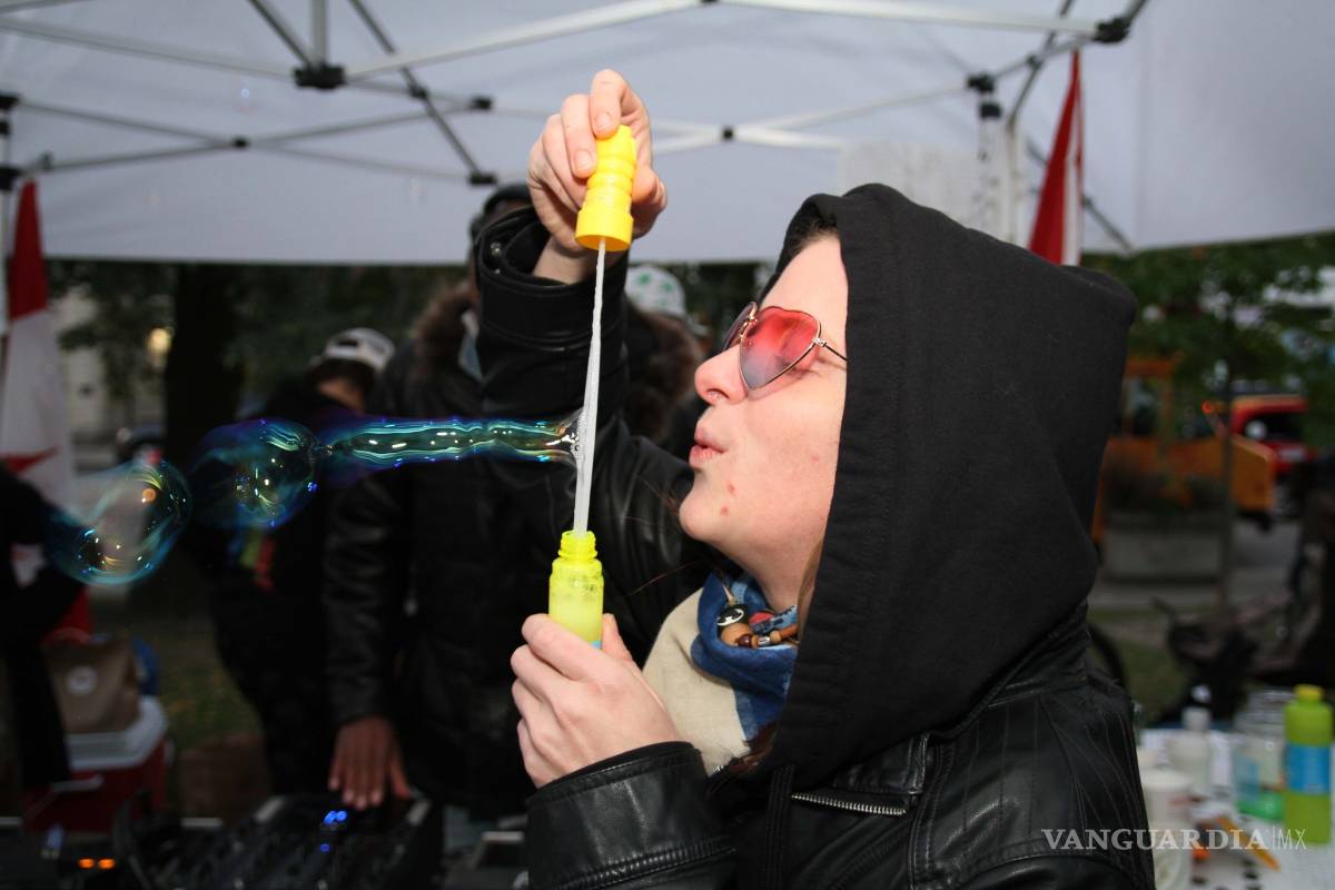 $!Se agota mariguana legal en su primer día de venta en Canadá