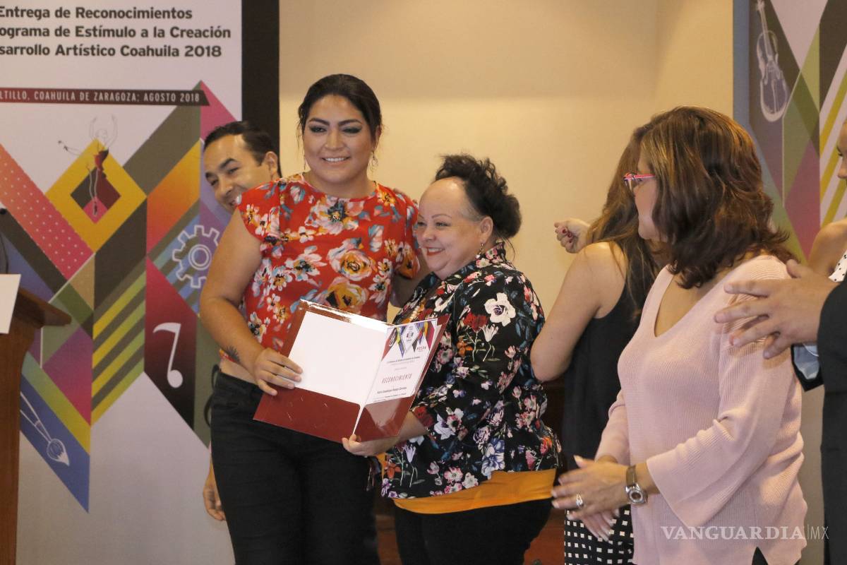 Entregan reconocimientos a ganadores del PECDA