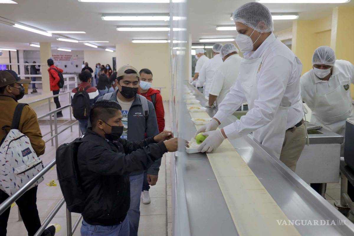 $!En el plantel se implementaron medidas de sana distancia, uso de gel antibacterial, así como el lavado de manos en espacios públicos.
