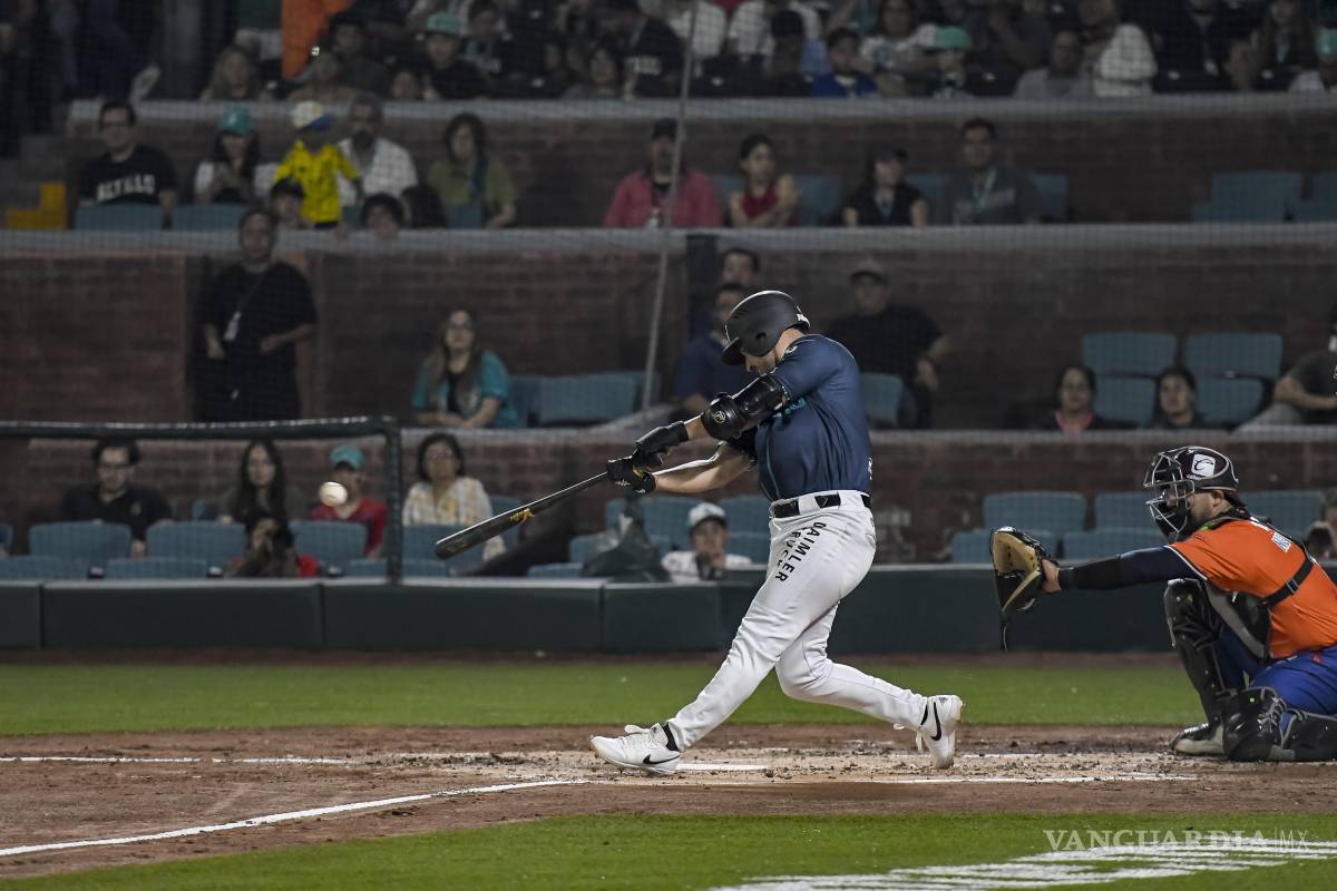 $!Chris Carter firmó uno de los batazos clave de la noche con jonrón de tres carreras para darle vida a Saltillo.