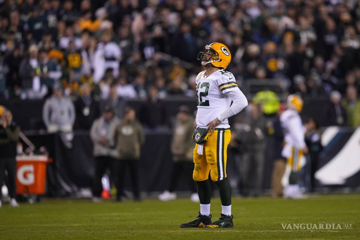 $!Green Bay Packers quarterback Aaron Rodgers reacts during the second half of an NFL football game against the Philadelphia Eagles, Sunday, Nov. 27, 2022, in Philadelphia. (AP Photo/Matt Slocum)