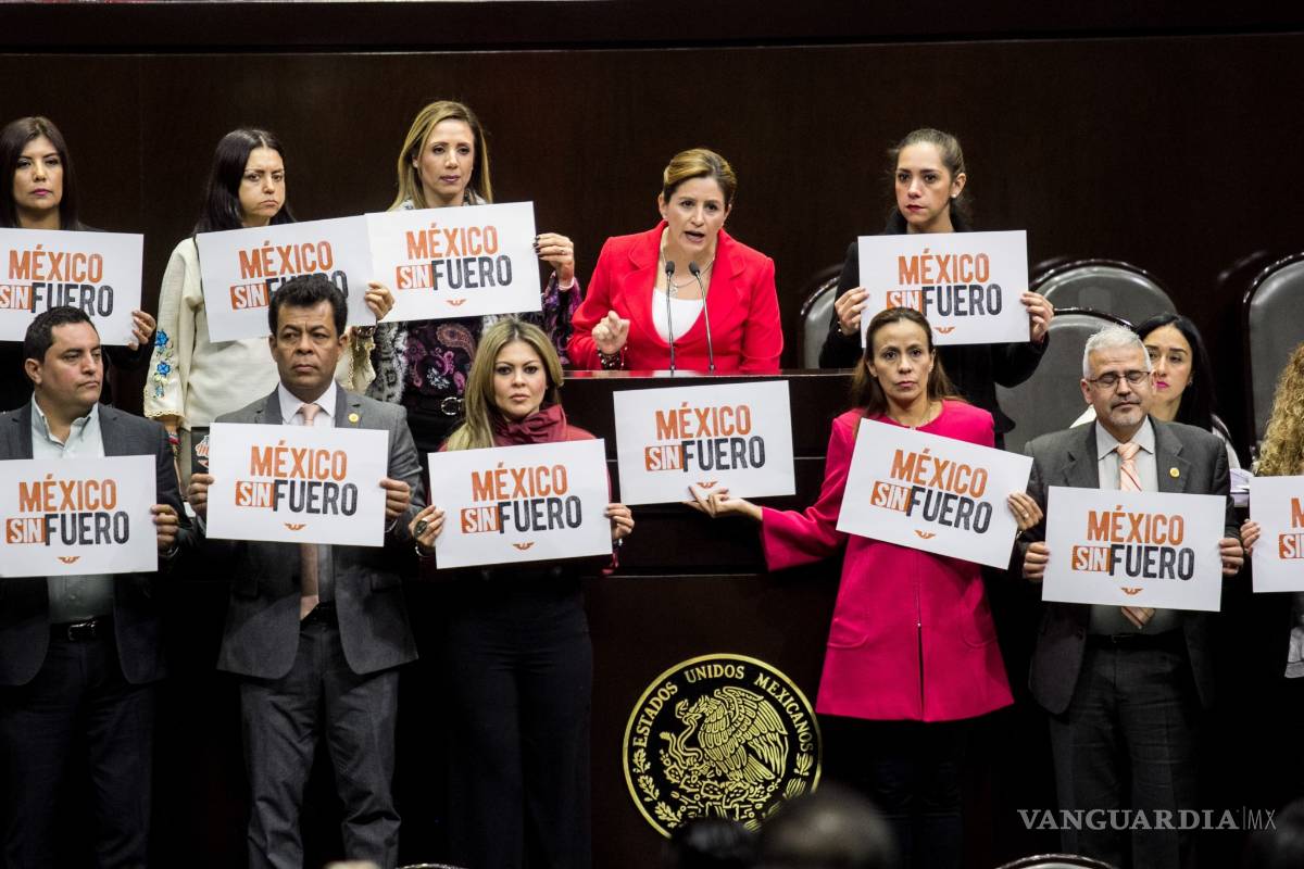 ‘Es kafkiano’ dice AMLO a los que se oponen a quitar fuero