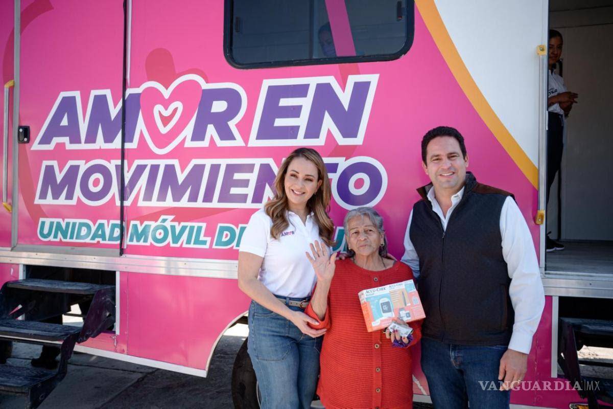 $!Vecinos del barrio de Santa Anita fueron sometidos a una revisión general de salud; agradecieron al Alcalde y a su esposa Luly López Naranjo.