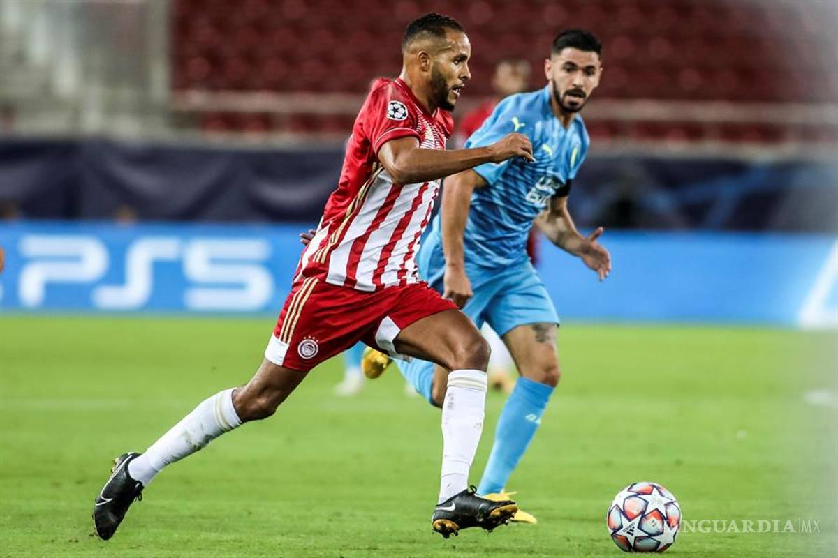 ¿Traición? Futbolista del Olympiacos juega con boxers del PSG