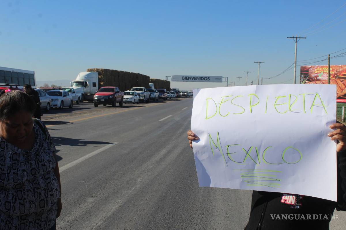 $!Laguneros se manifiestan por ‘gasolinazo’; realizan tres movimientos