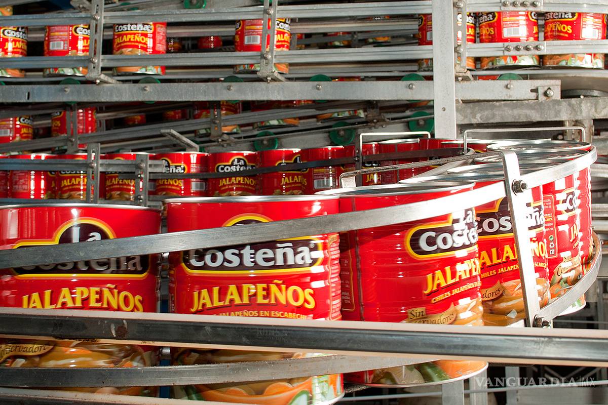 Foto de empleados le cuesta toneladas de chiles y una averiguación a La Costeña