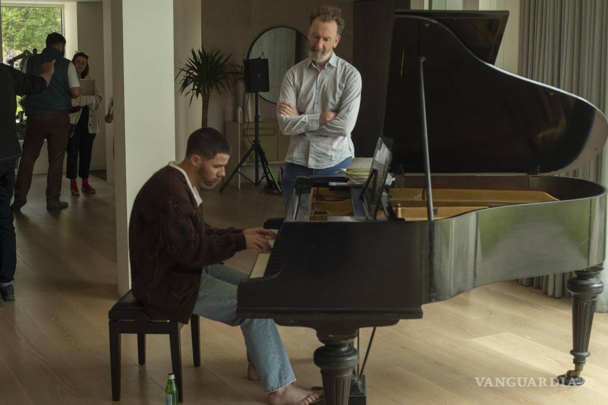 $!Nick Jonas as Danny and Director John Carney in Power Ballad. Photo Credit: David Cleary