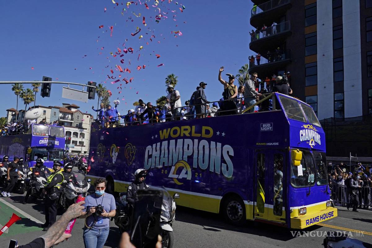 Los Rams arman la fiesta en L.A. con su desfile de campeones